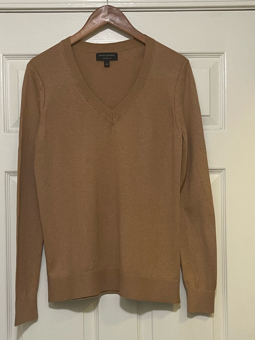 Banana Republic Women's Tan V-Neck Sweater